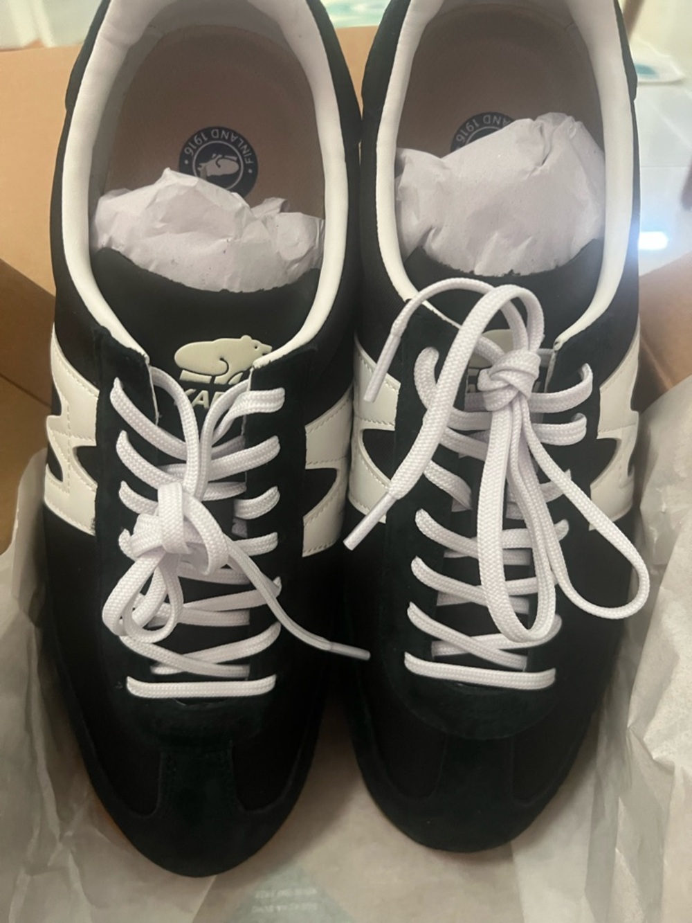 NEW KARHU Mestari Unisex sneakers tennis shoes Men’s 11.5/Women’s 13 black & wht - Picture 4 of 8